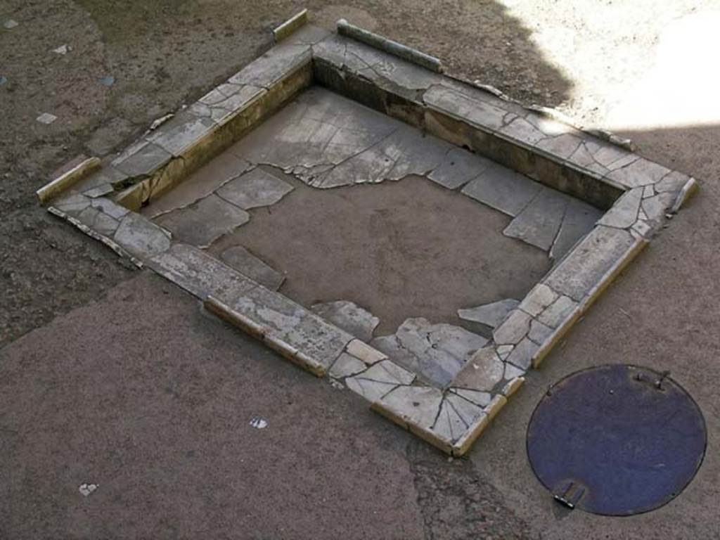 An old stone building
Description generated with high confidence